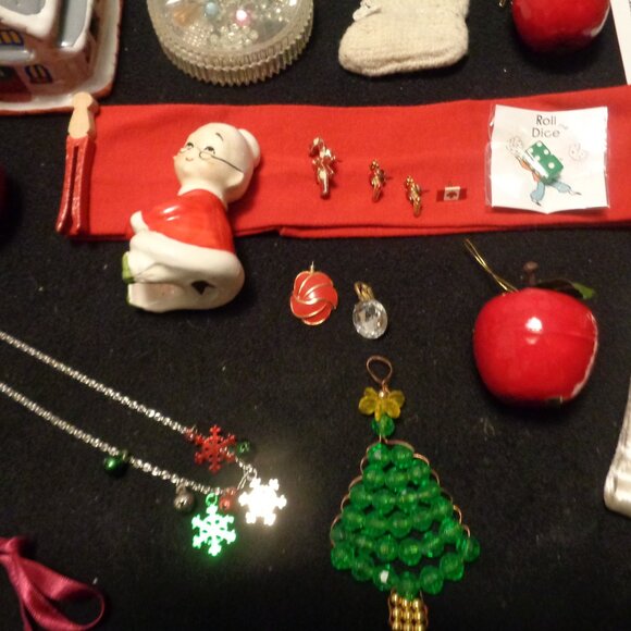 JUNK DRAWER CHRISTMAS DODADS LOOSE BEJEWELS DOLL SLEEPING BAG ETC. LOT - Picture 5 of 14